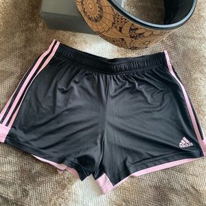 🏃🏻‍♀️💯 Adidas Climalite Black and Light Pink Shorts 💯🏃🏻‍♀️